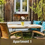 Fewozauber - 5 Klosterstrasse, Direkt Am Schloss, Garten, Kueche, 2 X Kamin, Fahrraeder Abstellbar بيت للعطل