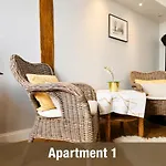 Fewozauber - 5 Klosterstrasse, Direkt Am Schloss, Garten, Kueche, 2 X Kamin, Fahrraeder Abstellbar بيت للعطل شفيرين