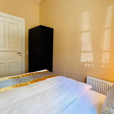 Fewozauber - 5 Klosterstrasse, Direkt Am Schloss, Garten, Kueche, 2 X Kamin, Fahrraeder Abstellbar * 슈베린